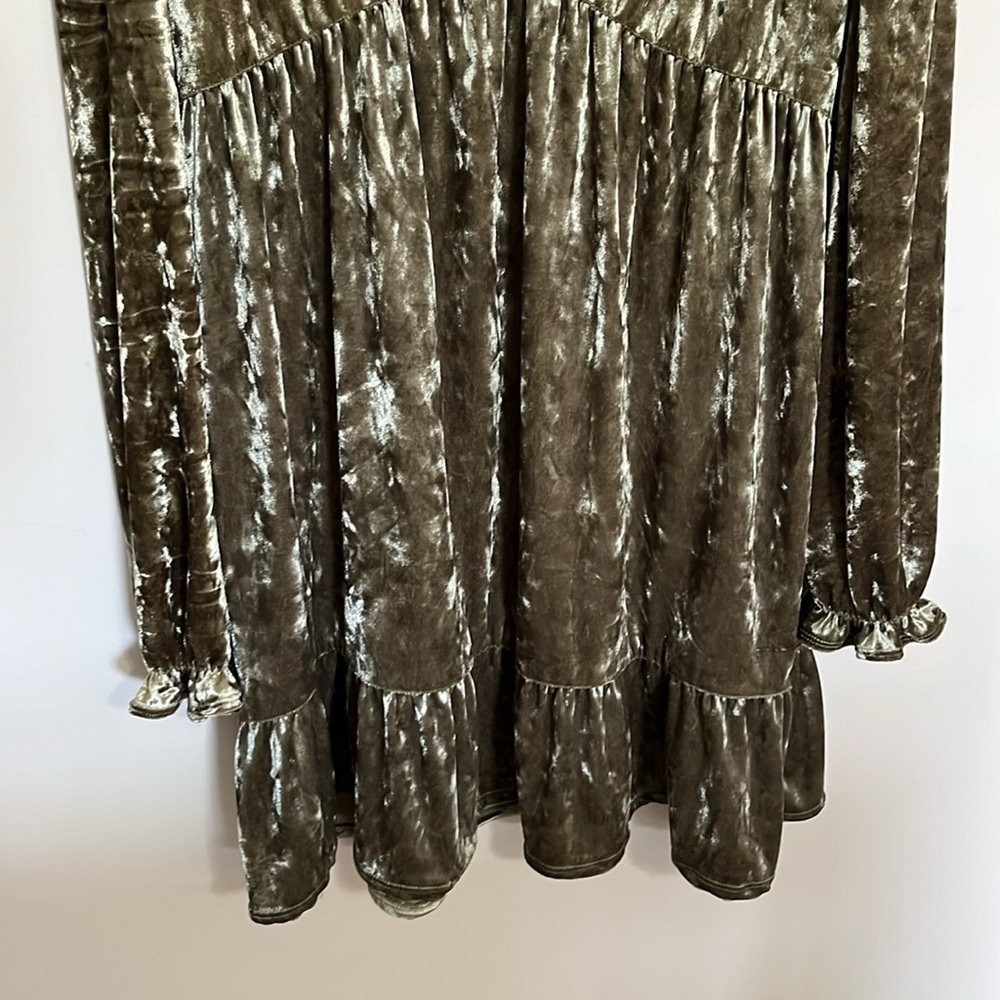 GeeGee Size Large NWT Green Crushed Velvet Long Sleeve Dress - Picture 3 of 6